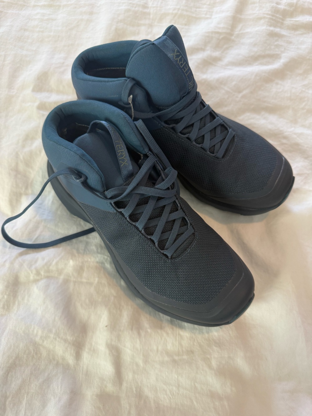 Arc teryx All-Weather Mid-Top Aerios Sneakers in Dark Teal NWT 0974